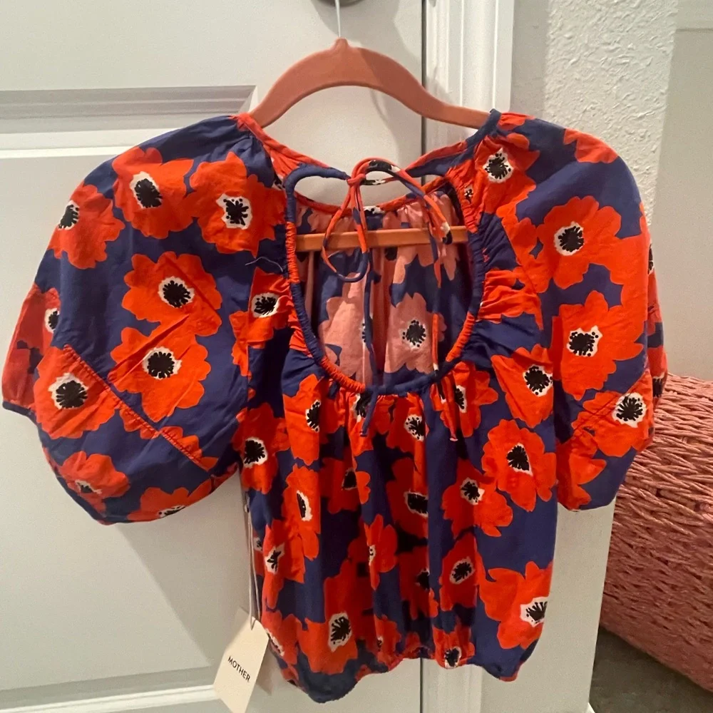 MOTHER Vibrant Red and Navy Floral Crop Top - Picture 5 of 6